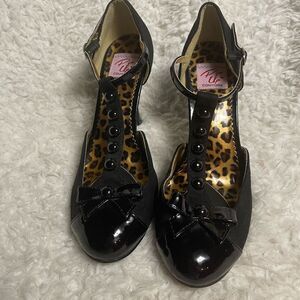 Pin Up Couture synthetic patent & suede BLK T Strap Shoes bow & jewel accentSZ10